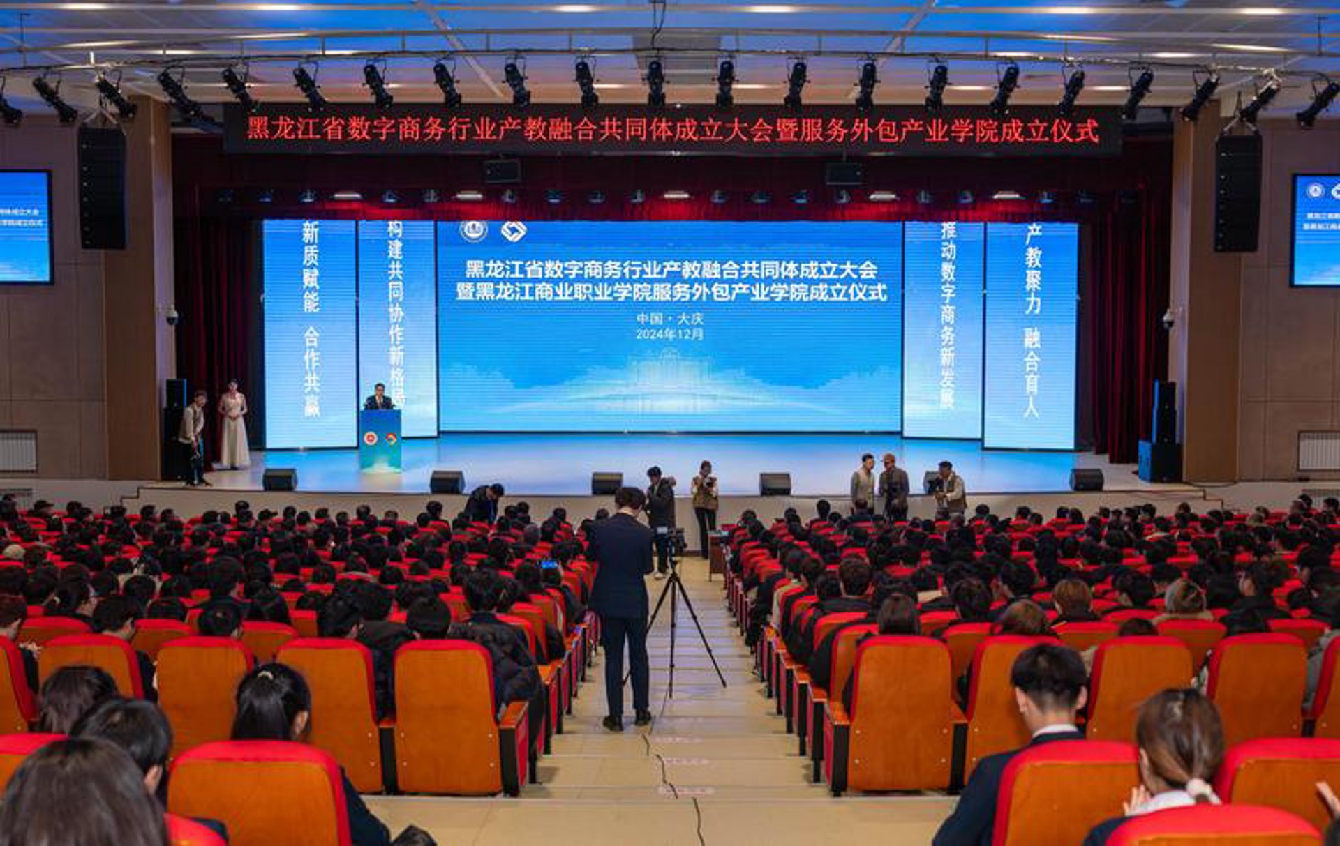 品茗新风尚：探索毛尖茶的独特魅力